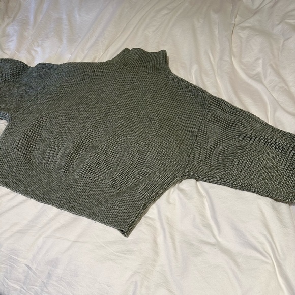Green h&M mock neck sweater - Picture 2 of 3